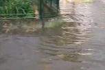 POTOP U NIŠU! Automobilima samo krov viri iz vode, na mrežama objavljene neverovatne slike sa lica mesta! (FOTO)