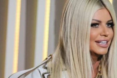 MREŽAMA KRUŽI SNIMAK DARE BUBAMARE OD PRE 30 GODINA: Pevala je glumačkim legendama, a mnogi joj OVO žestoko zameraju!  (VIDEO)