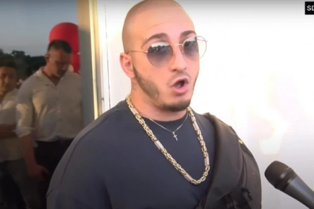 (FOTO) CELA SRBIJA BRINE ZA MOBA: Reper ne može da se SASTAVI od TUGE!