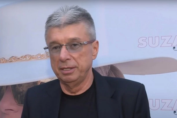 (FOTO) DELI I ŠAKOM I KAPOM: Saša Popović PLAĆA zatezanje kože pevačici, imala je 160 kila, a danas izgleda OVAKO!