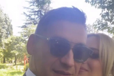 (FOTO) POZNATA GLUMICA PRED OLTAROM PO TREĆI PUT: Venčani prsten stavio joj BIVŠI Kolindin SAVETNIK, a evo kako su MLADENCI IZGLEDALI!