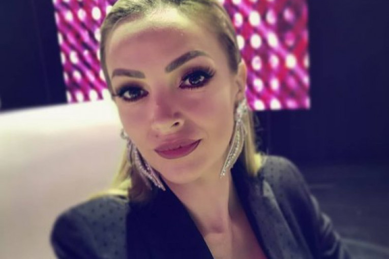 Srpska pevačica potvrdila priče o RAZVODU! Jelena donela ODLUKU preko noći: "Došlo je do kraja"