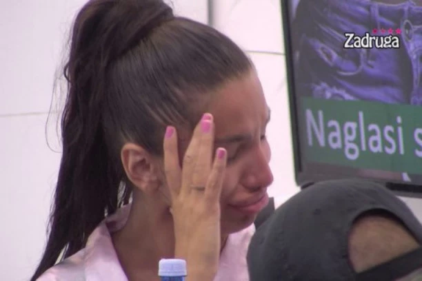 POLICIJA UPALA U LOKAL I POHAPSILA SVE DEVOJKE: Aleksandra Nikolić uhvaćena u nelegalnoj radnji pa privedena, EVO ŠTA SE DESILO!
