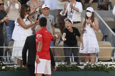 NJEGOVE REČI SU NAJAVILE PREOKRET: Otkriveno šta je dečak Mateo dobacivao Đokoviću tokom meča finala RG!