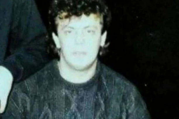 (FOTO) BIO JE STRAH I TREPET NA BEOGRADSKIM ULICAMA,  A ZATIM SU MU ĆERKA I SUPRUGA NAPRAVILE NEVIĐENI SKANDAL: Po OVOME će ostati UPAMĆEN!