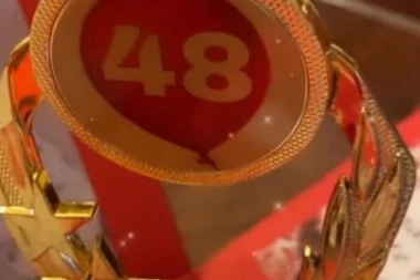 (FOTO) NA ADRESU CECE RAŽNATOVIĆ STIGAO PEHAR: Ovi BROJEVI na njemu NOSE ZNAČAJNU PORUKU, a tek da vidite OD KOGA JE!