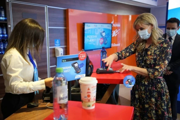 NIS I VISA - INOVACIJE U SLUŽBI POTROŠAČA: Podizanje gotovine prilikom kupovine na NIS Petrol i GAZPROM benzinskim stanicama