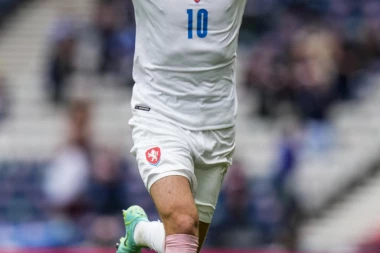 (VIDEO) VEĆ IMAMO GOL TURNIRA: Čeh sa CENTRA zatresao mrežu Škotske na EP