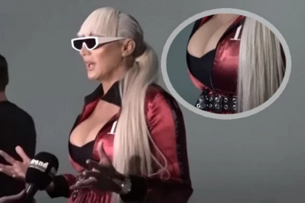 (FOTO) NA SILIKONIMA SU IZGRADILE KARIJERE, A NJEN DEKOLTE JE SAN SVIH MUŠKARACA: Ovo su TOP 5 pevačica za kojima svi uzdišu, a samo ona ima PRIRODNE GRUDI!