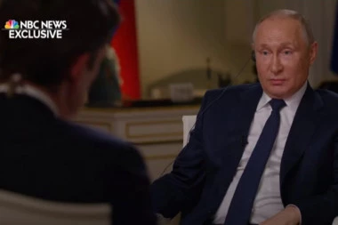 (VIDEO) GDE ĆEŠ BICIKLOM NA RUSIJU?! Američki voditelj se zaleteo na Putina, ZAVRŠIO NA KONOPCIMA!