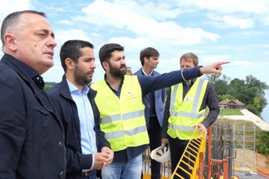 (FOTO) MOMIROVIĆ I ANTIĆ OBIŠLI RADOVE NA IZGRADNJI MOSTA RUMA-ŠABAC-LOZNICA: Gradilišta su simboli bolje budućnosti za ceo region