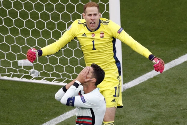 (VIDEO) NAJVEĆI PROMAŠAJ RONALDA U KARIJERI? Kristijano se OBRUKAO, a pre toga je BLJUVAO VATRU na saigrača