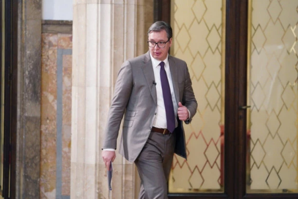 OZBILJNA SRAMOTA! Predsednik Vučić objašnjava da se baš brukamo u svetu kad je vakcinisanje u pitanju!