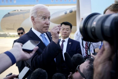 Bajden zamerio novinarima jednu stvar, pa seo u avion: IZVINITE ŠTO SAM BIO KRATAK I MUDAR!