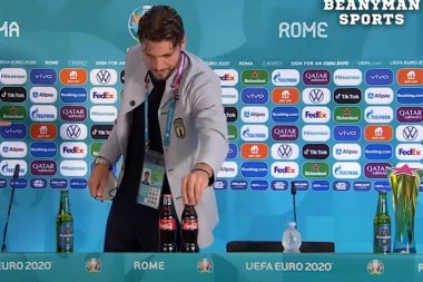 DAO DVA GOLA, PA SKLONIO KOKA-KOLU! Lokateli doneo pobedu Italiji, pa iskopirao Ronalda! (VIDEO)