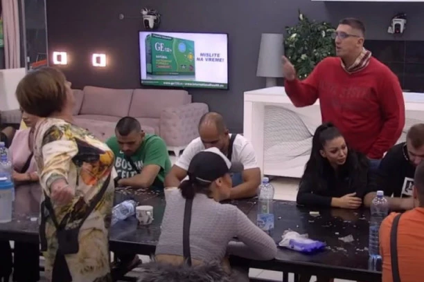 (VIDEO) ŽIVOT SI PROVEO PORED KLOZETSKE ŠOLJE: Kristijan i Nadica urlali jedno na drugo, A ONDA MU JE KIJINA MAJKA REKLA STRAVIČNU STVAR!