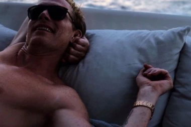 (FOTO) GLUMAC POKAZAO POLNI ORGAN: Objavio ŠOK FOTKU zbog koje je srušio internet, nije ni znao da mu se sve videlo!