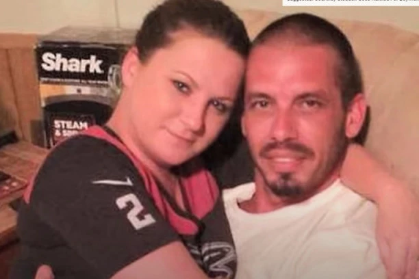 (FOTO) OVA ŽENA DOJI SVOG PARTNERA NA SVAKA DVA SATA! Dala OTKAZ da bi mogla da HRANI dečka