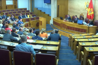 ODLOŽENI IZBORI U PODGORICI: Poslanici Skupštine Crne Gore usvojili su dopune Zakona o lokalnoj samoupravi