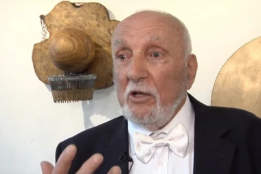 MUNJEVITA REAKCIJA BEOGRADSKE POLICIJE! Pronađena skulptura "KLADIVO KRALJEVIĆA MARKA"  koja je ukradena iz Knez Mihailove