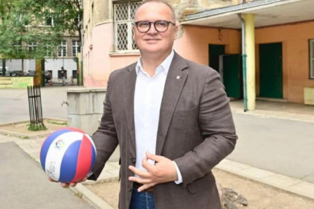 Vesić obišao završne radove na zgradi "Stari DIF"