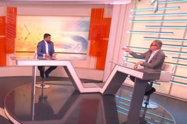 (VIDEO) ŠAPIĆEVA DOMINACIJA U STUDIJU TV PRVA: Lutovac zamuckivao kao malo dete, potpredsednik SNS mu održao čas politike!