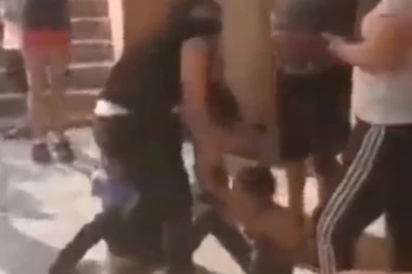 (FOTO, VIDEO 18+) GDE ĆE VAM DUŠA AVETINJE JEDNE? Samohranog oca odvojili od dece: Osudili ga na mesec dana zatvora jer je brao šumu da ih prehrani