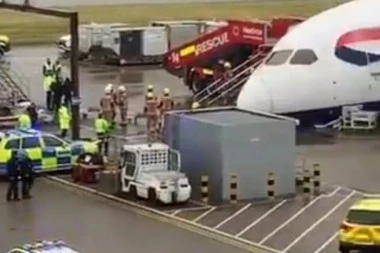 (FOTO, VIDEO) AVION PAO NA NOS! Nesvakidašnji incident na aerodromu!