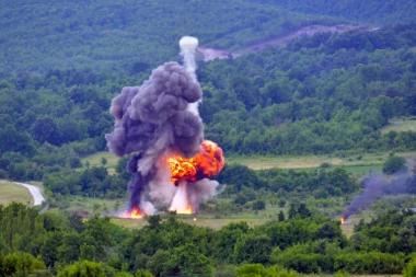 (FOTO) "MUNJEVITI UDAR 2021" NA KOPNU, VODI I U VAZDUHU: Fantastična osposobljenost Vojske Srbije!