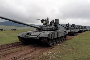 SERBIAN ARMY ON ITS WAY TO KOSOVO! Armoured vehicles on the administrative border crossings! (VIDEO)