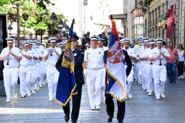 (FOTO) PRELEPE SLIKE IZ BEOGRADA: Svečani defile u centru prestonice
