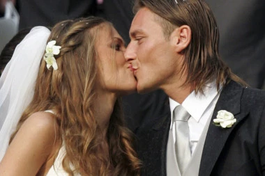 KLEO SE I PONIZIO ME, NISAM VEROVALA DA MOŽE TO DA URADI: Bivša supruga Totija iznela šokantne detalje o njemu!