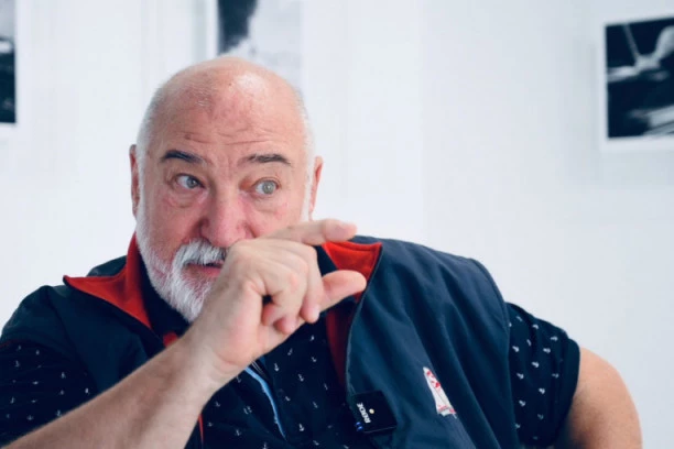 JEO SAM ĆUMUR I MLEKO DA SE OČISTIM OD AMEBA! Srbina zvali "muzungu", pa ga VEĆE STARACA posle godinu dana primilo u pleme!