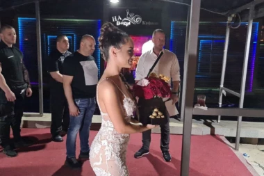 TIJANA MILENTIJEVIĆ DOŠLA NA NASTUP, PA JOJ SE DOGODILA NEOČEKIVANA SITUACIJA: Pevačicu sačekala PORUKA OD NJEGA!