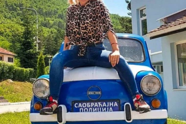 OVAKO JE JOVANA JEREMIĆ ČESTITALA DAN POLICIJE! Voditeljka poručila: Srbija je večna dok su joj deca verna!