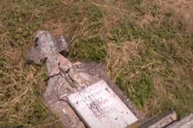 (FOTO) BRUKA I SRAMOTA! U Hrvatskoj uništeno SRPSKO GROBLJE: Vandali srušili i krstove, SRBI UZNEMIRENI