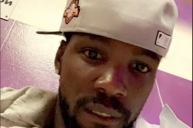 (VIDEO) TIK TOKER UZEO MOBILNI TELEFON SVOJE DEVOJKE I UŽASNUO SE OTKRIĆEM: Moj sin mi je zapravo ujak, očajni čovek ridao pred kamerom!