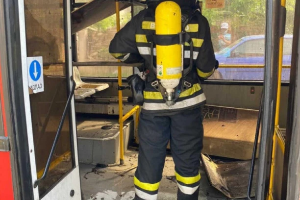 GOREO KAFIĆ U NOVOM SADU! Umalo da vatra zahvati i stanove!