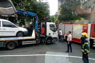 (FOTO) NOVI DETALJI POŽARA NA ZVEZDARI: "Parking servis" raskrčio put vatrogascima! Poslali važan APEL GRAĐANIMA