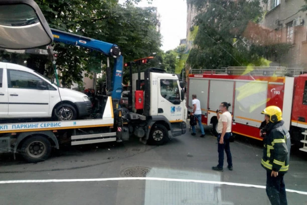 (FOTO) NOVI DETALJI POŽARA NA ZVEZDARI: "Parking servis" raskrčio put vatrogascima! Poslali važan APEL GRAĐANIMA
