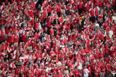 (FOTO) NEMA PREDAJE: Navijači Danske poručili da je KOSOVO SRBIJA