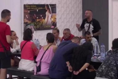 (VIDEO) JEZIVE SCENE U ZADRUZI! Letela govornica, sve razbacano po imanju, zadrugari u PANICI!