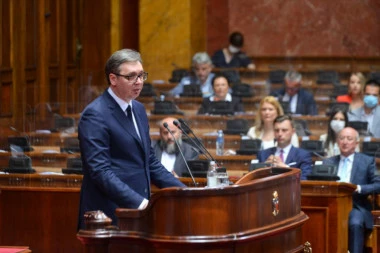 VELIČANSTVENA TITULA, DONELE STE NEIZMERNU RADOST! Predsednik Vučić čestitao zlatnim košarkašicama