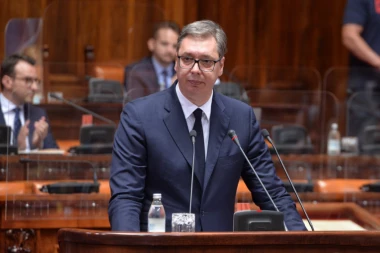 PREDSEDNIK VUČIĆ SE EMOTIVNO OBRATIO POSLANICIMA: Neću da nam sinove vrate u KOVČEZIMA!
