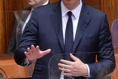 UZDAMO SE U EU I SAD DA ZAUSTAVE ATAK NA DEČANE! Vučić: Prave manastirsku ulicu suprotno svim pravilima