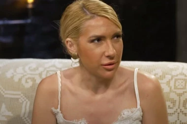 (FOTO) OTIŠLA NA ODMOR POSLE 10 GODINA! Jovana Jeremić pokazala kako uživa sa ćerkicom, NE SKIDA OSMEH SA LICA!