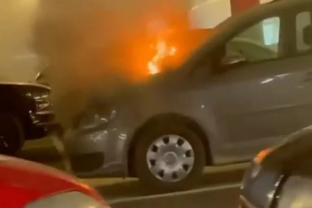 GORELO U GARAŽI TC! Zapalilo se vozilo na Novom Beogradu!