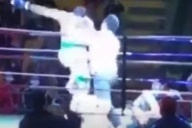 (VIDEO) DIVLJAČKI POTEZ: Bokser NAGAZIO NA GLAVU rivala dok je bio NA PATOSU!