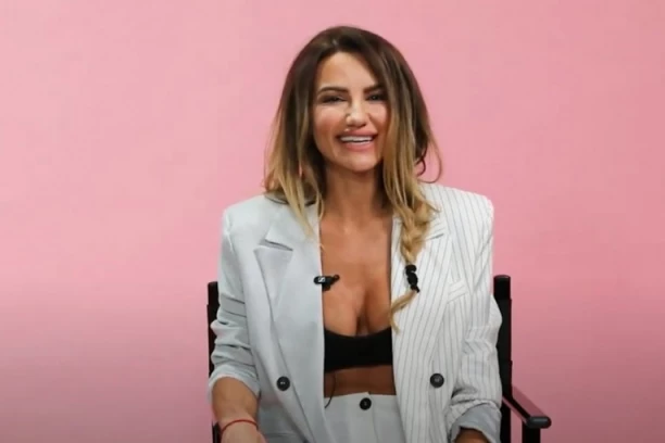 Sindina sestra završila u BOLNICI, borila se sa TEŠKIM DEMONIMA, a danas izgleda potpuno drugačije: Nevena Stamenković kakvu do sada niste videli! (FOTO)