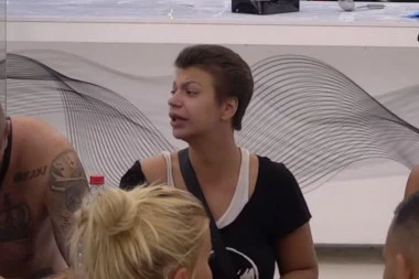 (VIDEO) NE ZNAŠ DA SI MOŽDA VIDELA MAMU POSLEDNJI PUT? Miljana kao nikad do sad skočila na Karića zbog uvreda i kletvi kakve se ne pamte, OBEZBEĐENJE REAGOVALO!